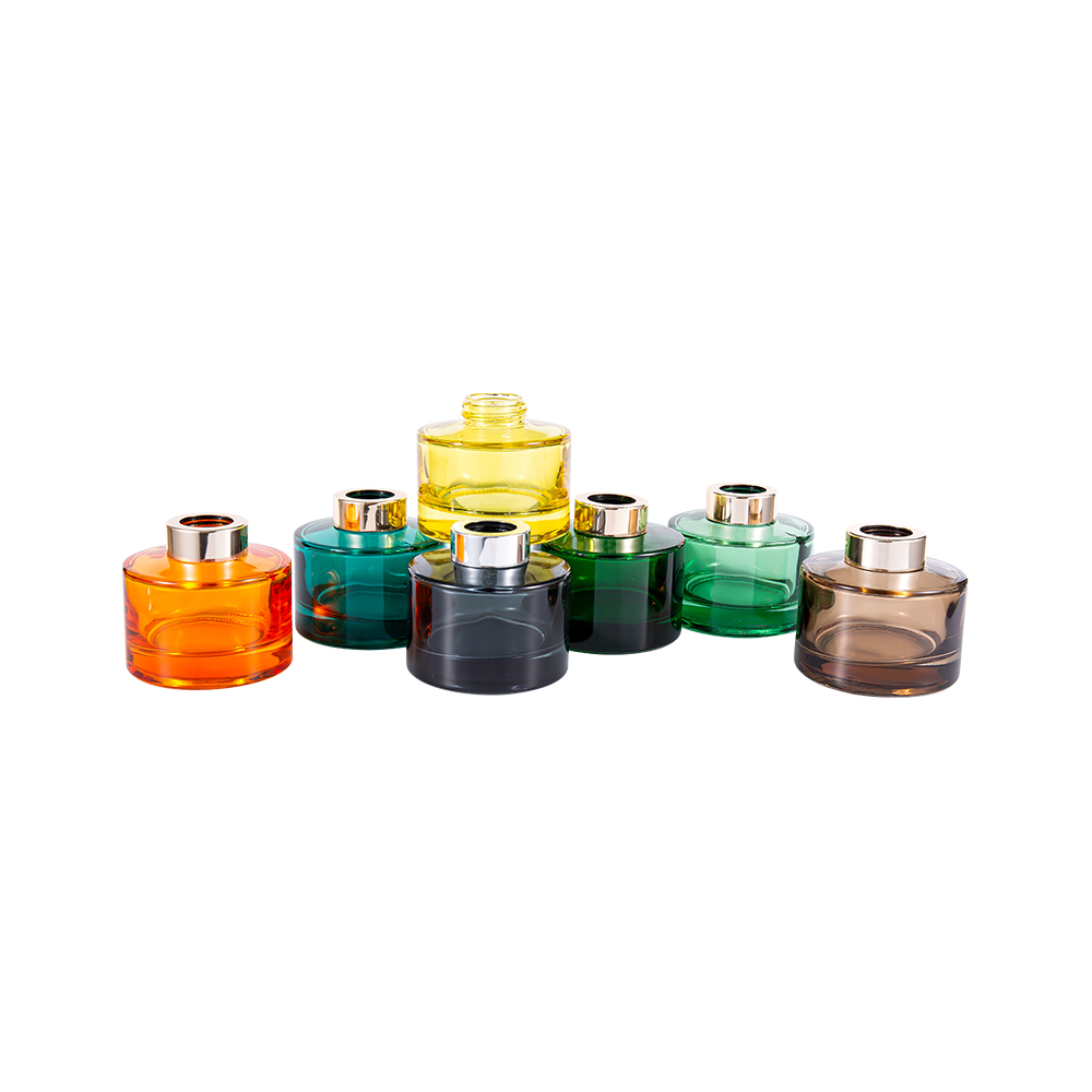 100 ml väripinnoitettu diffuusoripullo 28 mm suurella UV-alumiinikorkilla