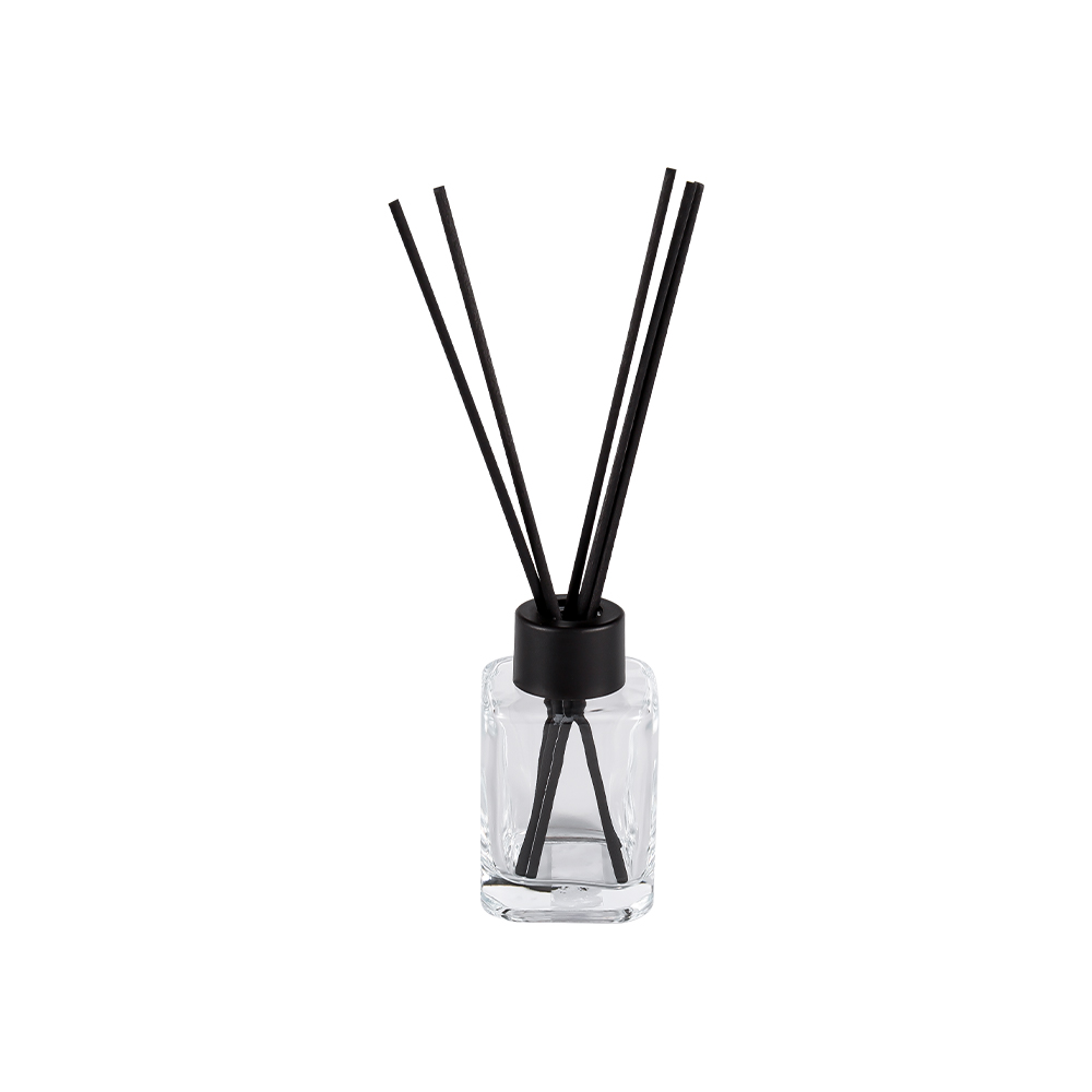 HJ-RX2248 Neliömäinen diffuusoripullo kierrekaulaisella muovikorkilla ja mattamustakuitutarralla